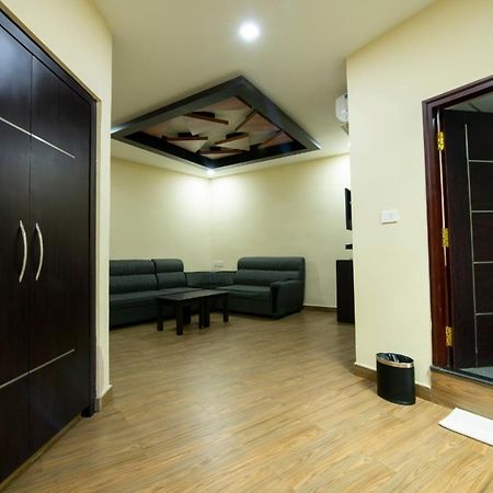 העיר בנגלור Comfy Luxury Hotel מראה חיצוני תמונה