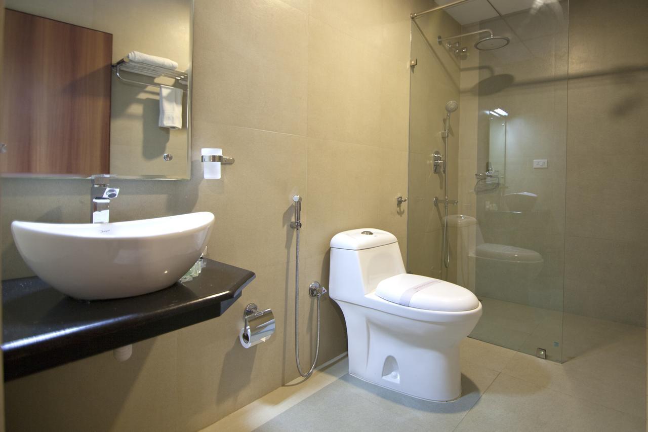 העיר בנגלור Comfy Luxury Hotel מראה חיצוני תמונה
