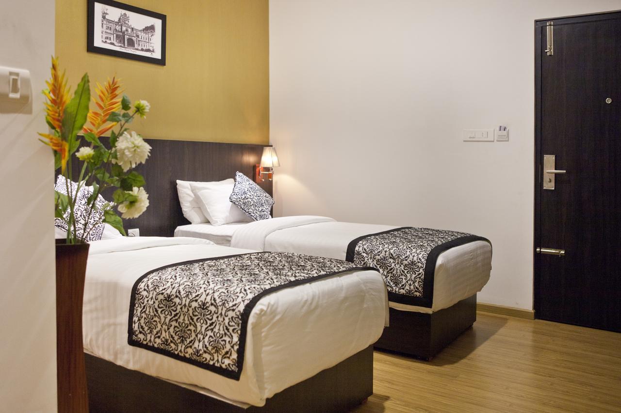העיר בנגלור Comfy Luxury Hotel מראה חיצוני תמונה
