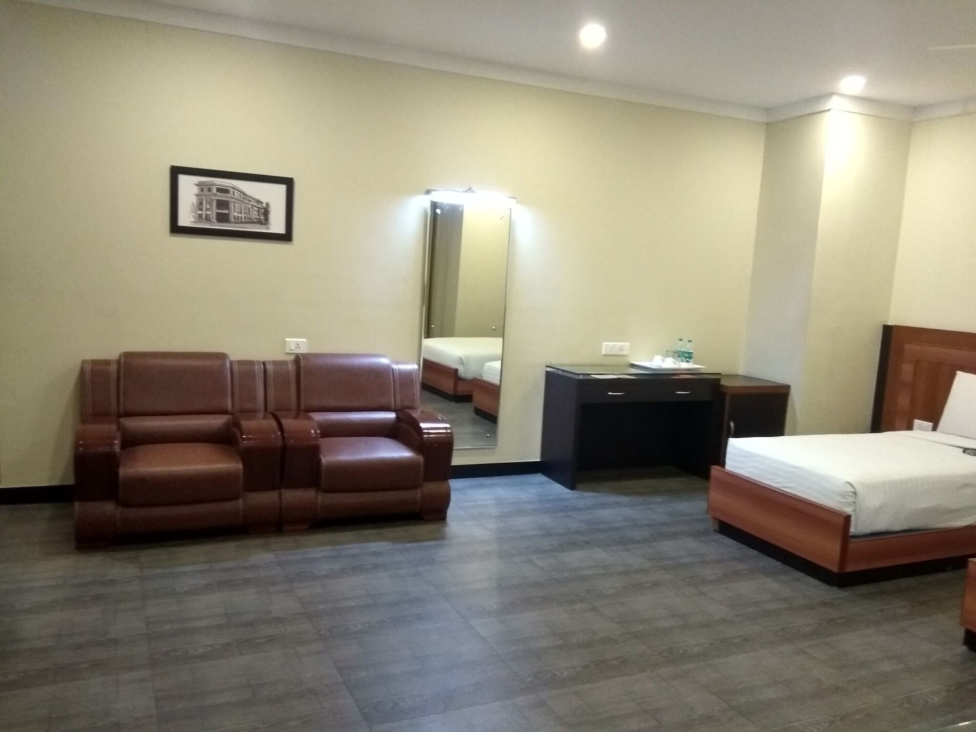 העיר בנגלור Comfy Luxury Hotel מראה חיצוני תמונה