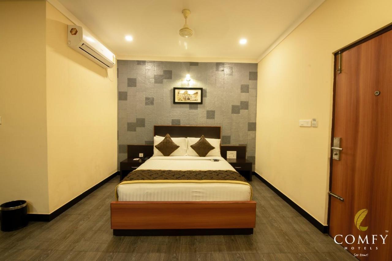 העיר בנגלור Comfy Luxury Hotel מראה חיצוני תמונה