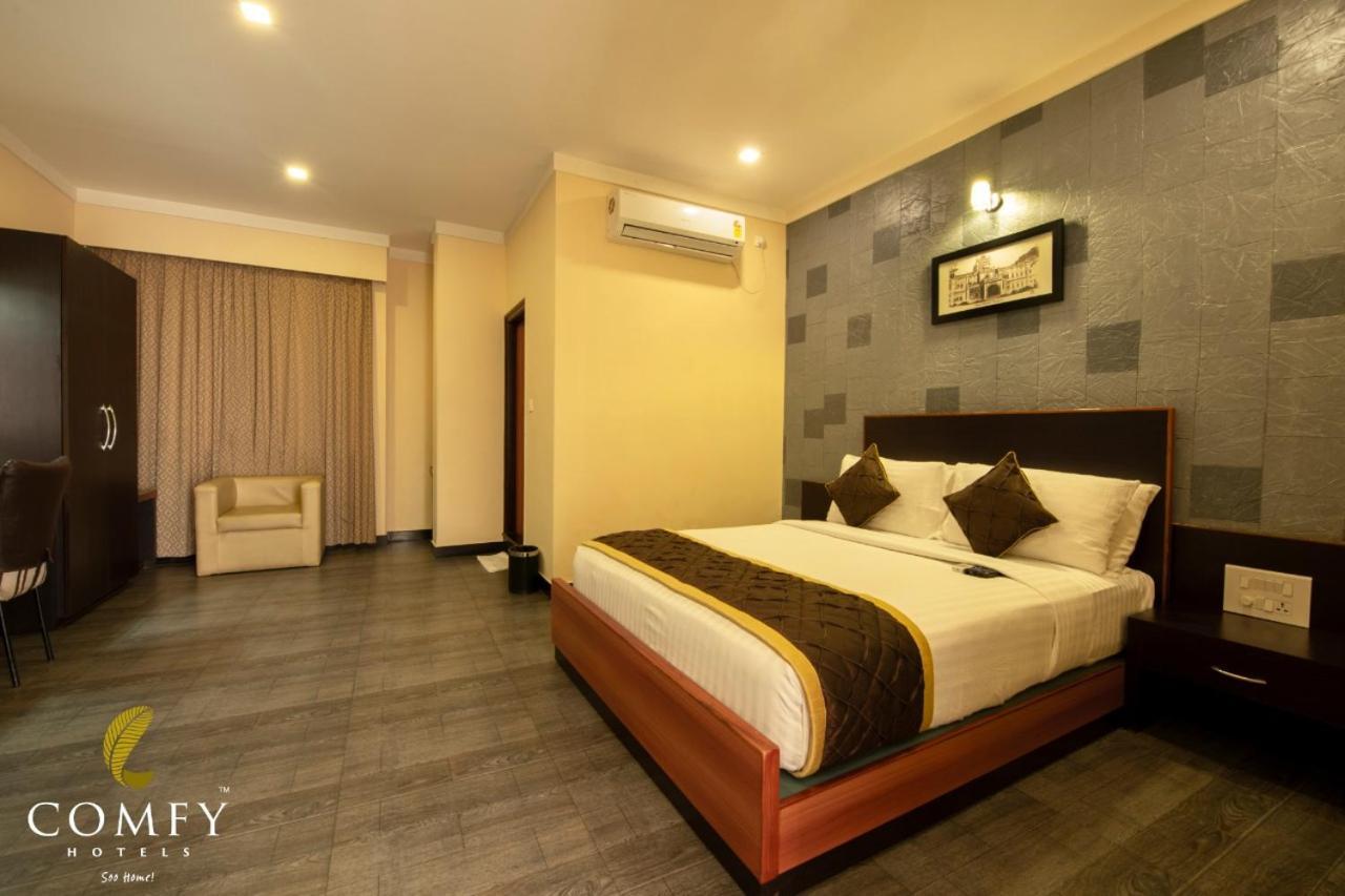 העיר בנגלור Comfy Luxury Hotel מראה חיצוני תמונה