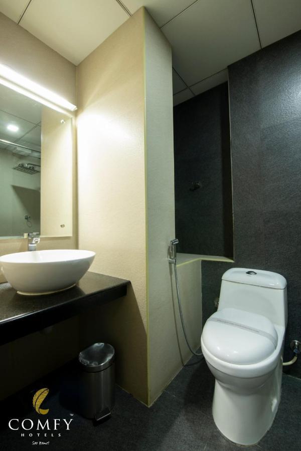 העיר בנגלור Comfy Luxury Hotel מראה חיצוני תמונה