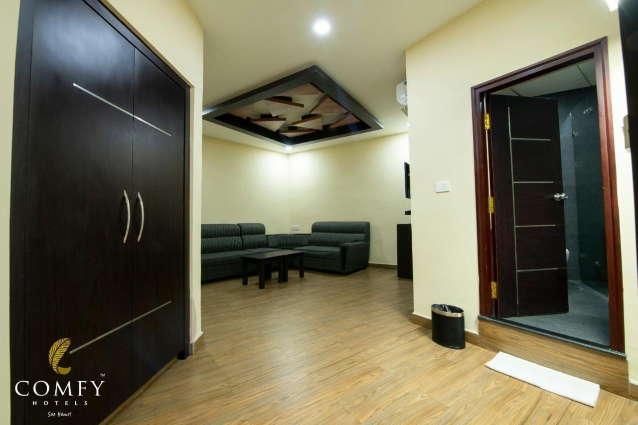 העיר בנגלור Comfy Luxury Hotel מראה חיצוני תמונה