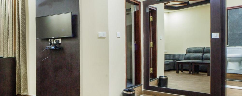 העיר בנגלור Comfy Luxury Hotel מראה חיצוני תמונה